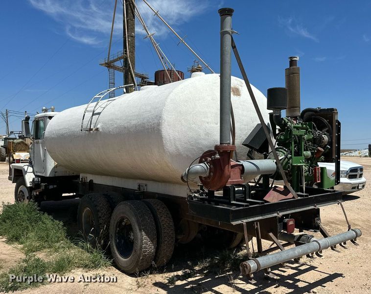 image for item KM9822 1973 International F5070  water truck