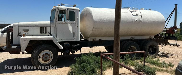 image for item KM9822 1973 International F5070  water truck