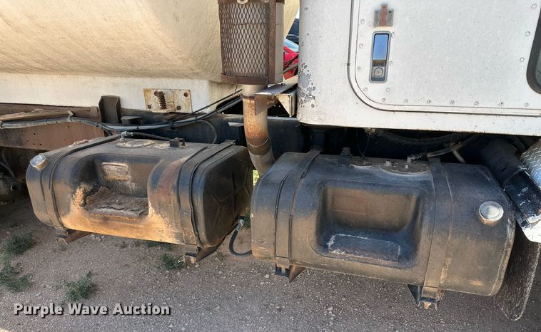 image for item KM9822 1973 International F5070  water truck