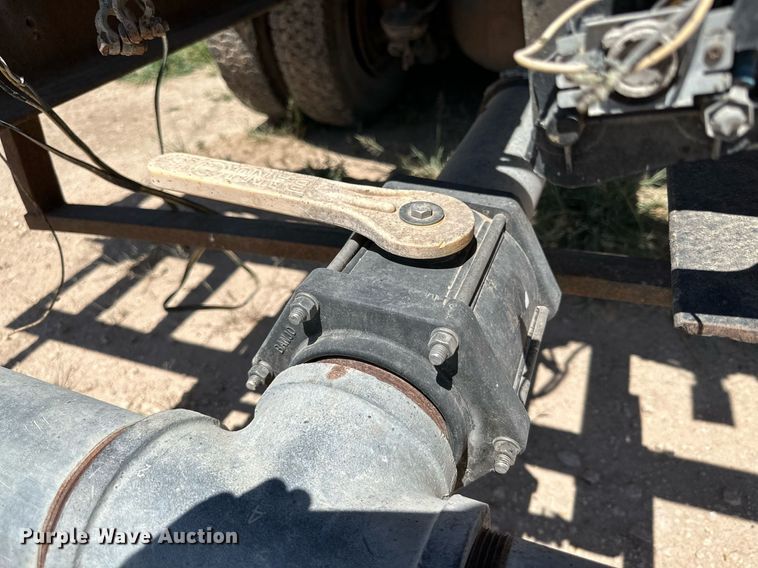 image for item KM9822 1973 International F5070  water truck