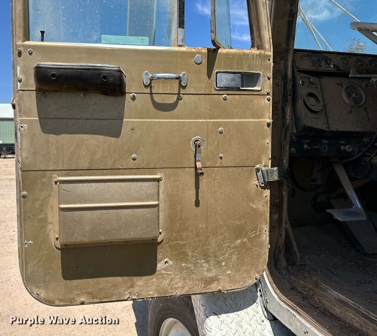 image for item KM9822 1973 International F5070  water truck