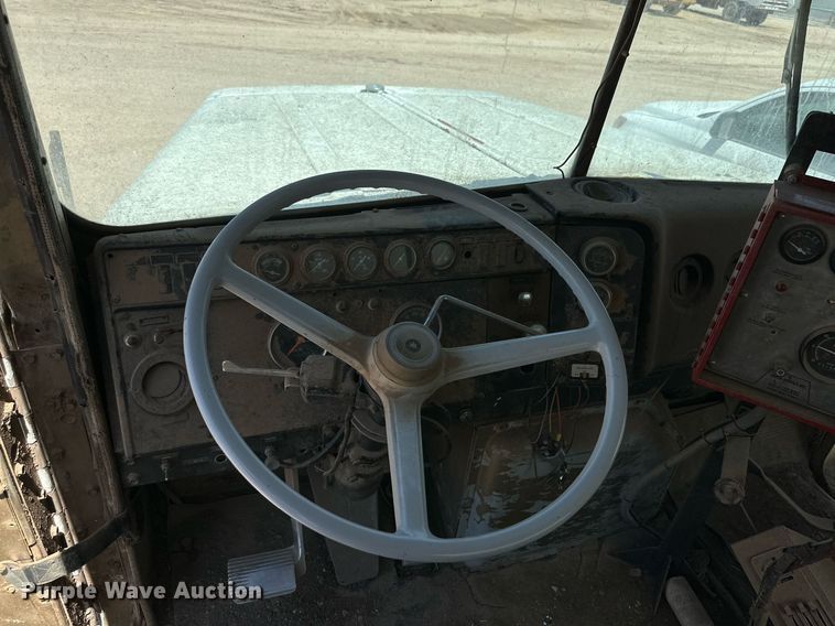 image for item KM9822 1973 International F5070  water truck