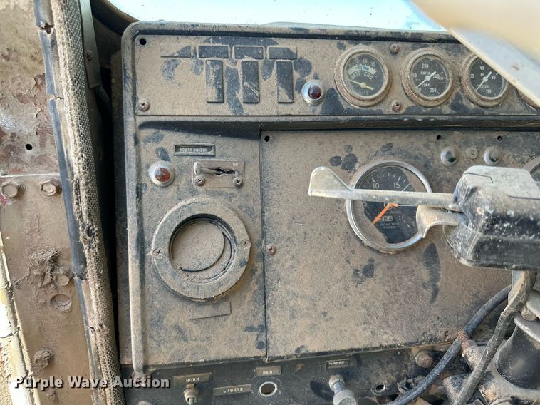 image for item KM9822 1973 International F5070  water truck