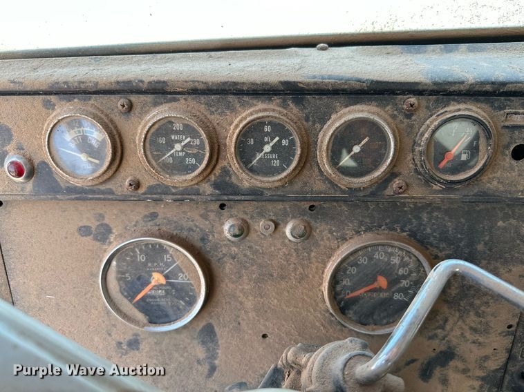 image for item KM9822 1973 International F5070  water truck