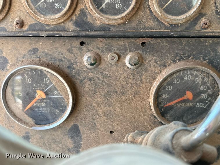 image for item KM9822 1973 International F5070  water truck