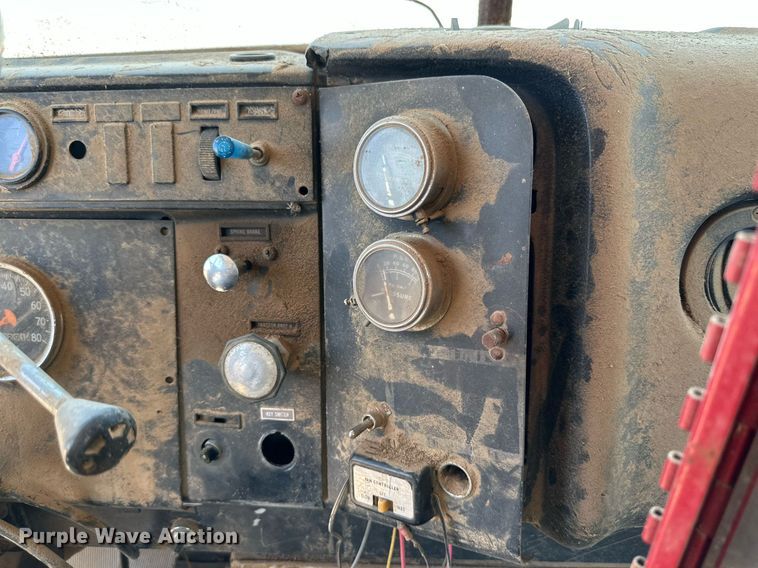 image for item KM9822 1973 International F5070  water truck