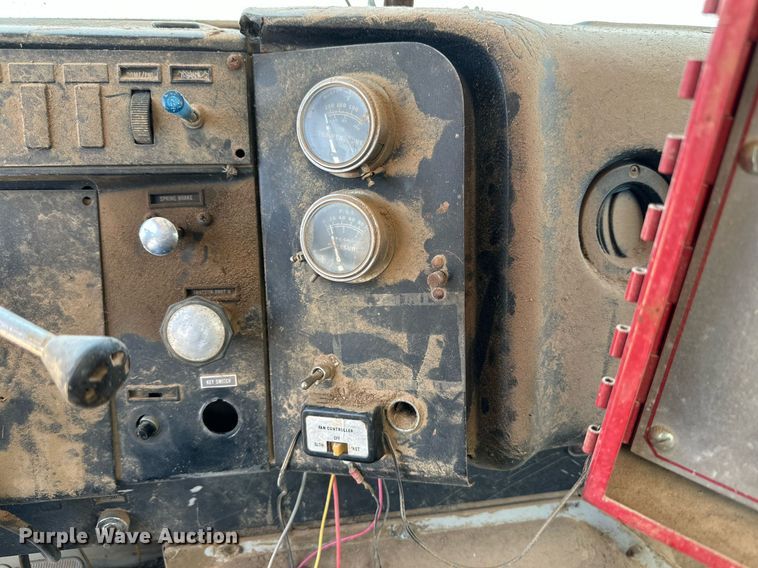 image for item KM9822 1973 International F5070  water truck