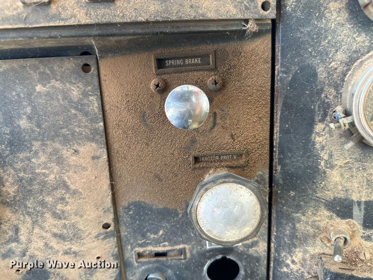 image for item KM9822 1973 International F5070  water truck