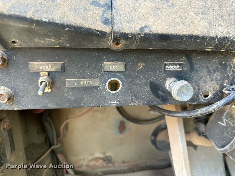 image for item KM9822 1973 International F5070  water truck