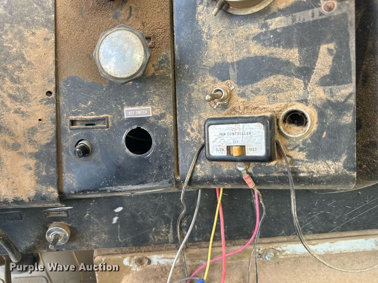 image for item KM9822 1973 International F5070  water truck