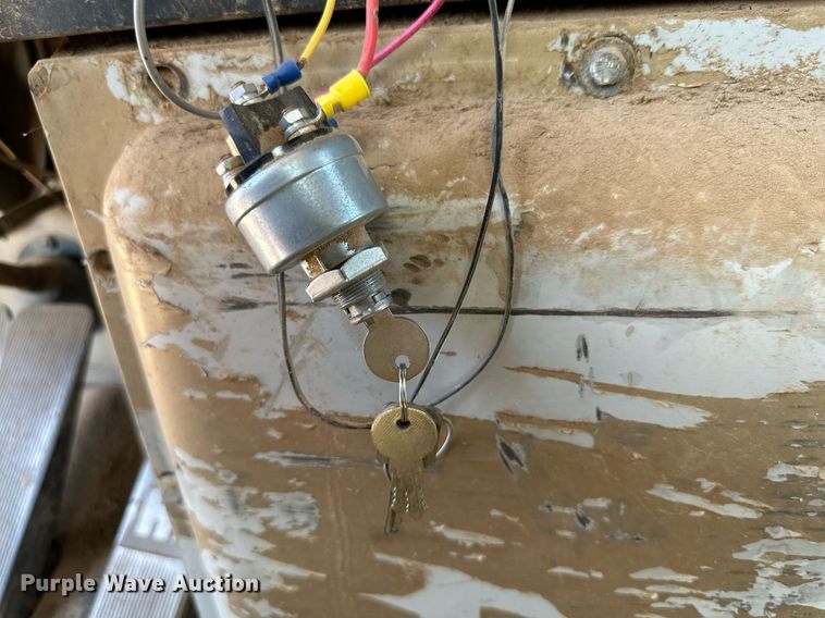 image for item KM9822 1973 International F5070  water truck