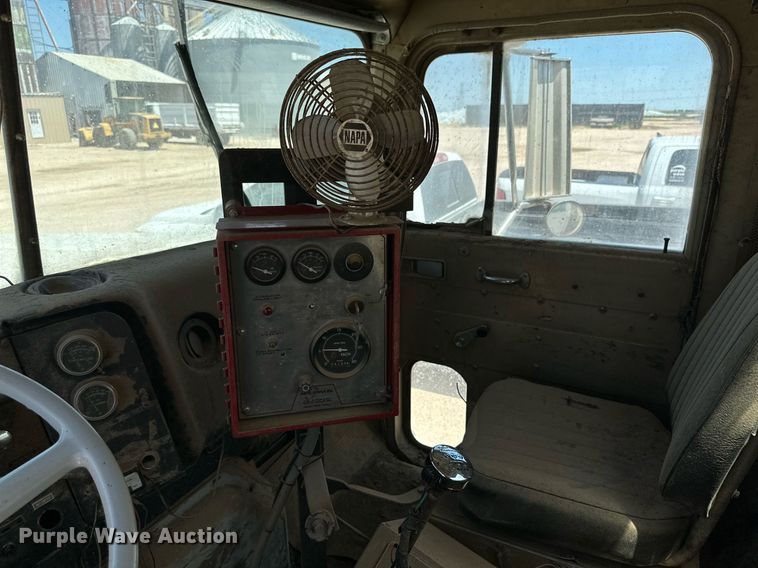 image for item KM9822 1973 International F5070  water truck