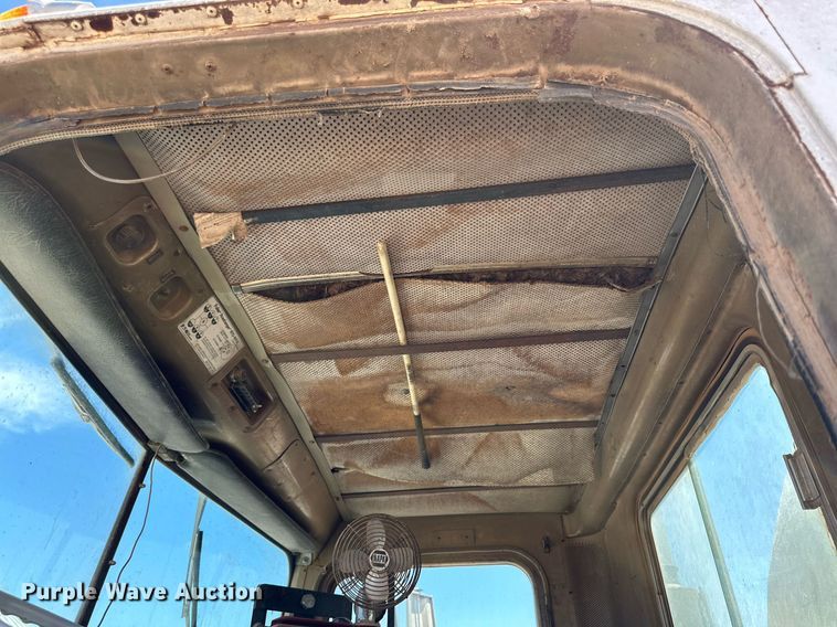 image for item KM9822 1973 International F5070  water truck