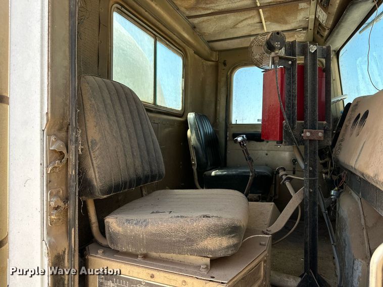 image for item KM9822 1973 International F5070  water truck