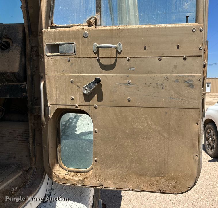 image for item KM9822 1973 International F5070  water truck