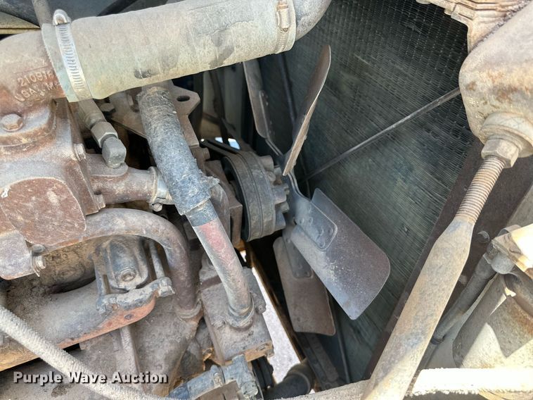 image for item KM9822 1973 International F5070  water truck