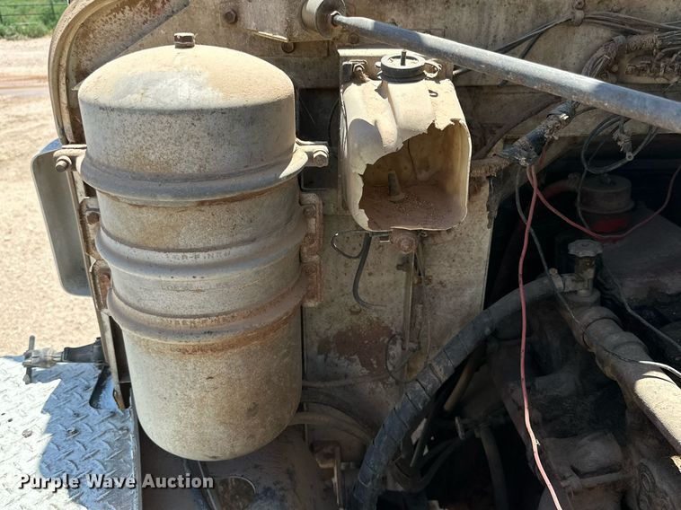 image for item KM9822 1973 International F5070  water truck