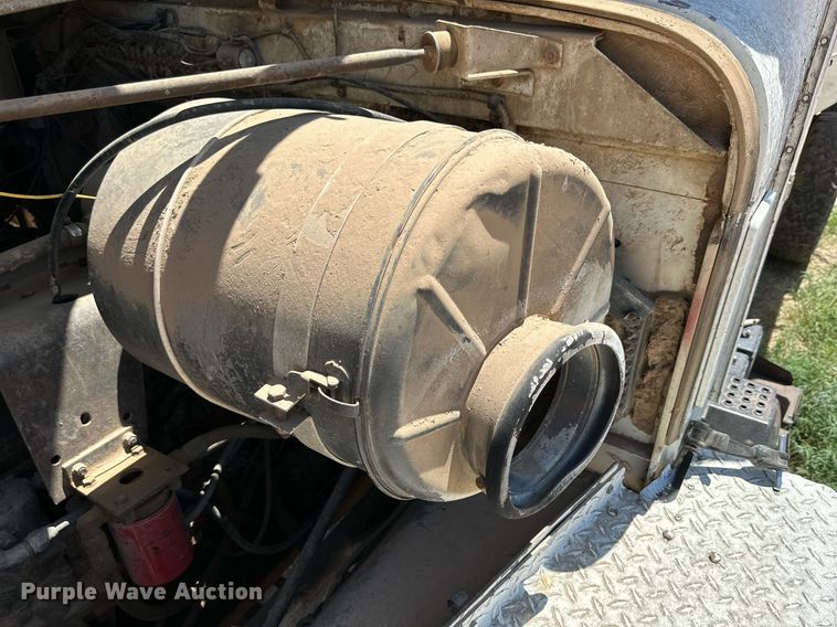 image for item KM9822 1973 International F5070  water truck