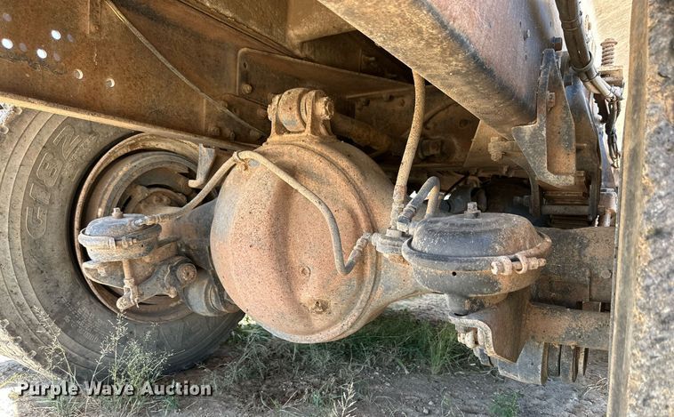 image for item KM9822 1973 International F5070  water truck