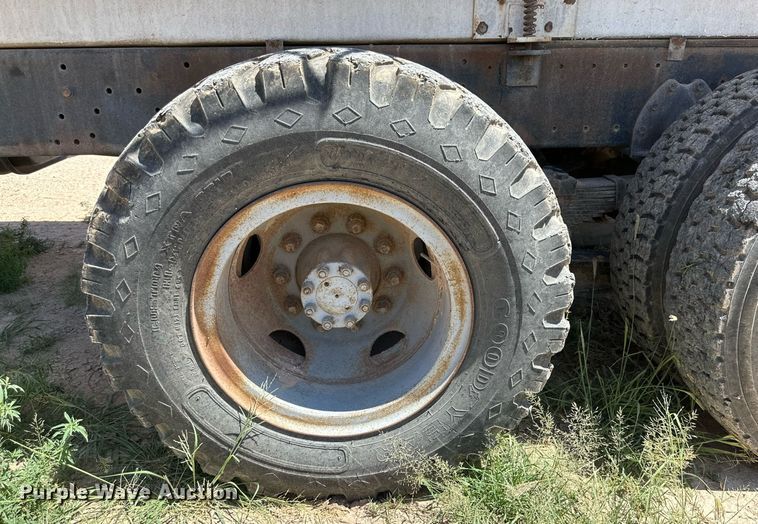 image for item KM9822 1973 International F5070  water truck