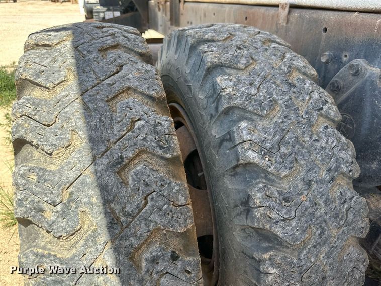 image for item KM9822 1973 International F5070  water truck