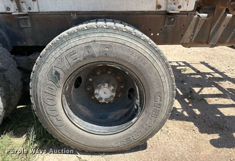 image for item KM9822 1973 International F5070  water truck