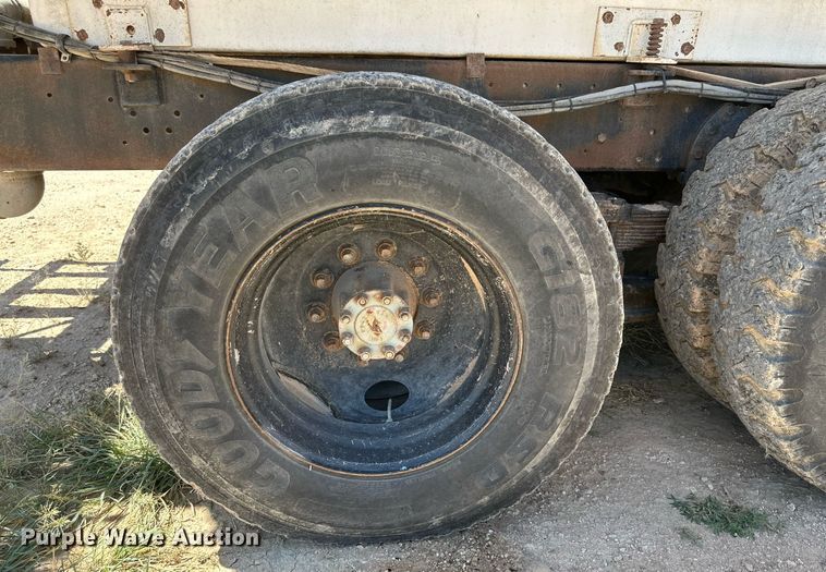 image for item KM9822 1973 International F5070  water truck