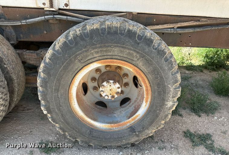 image for item KM9822 1973 International F5070  water truck