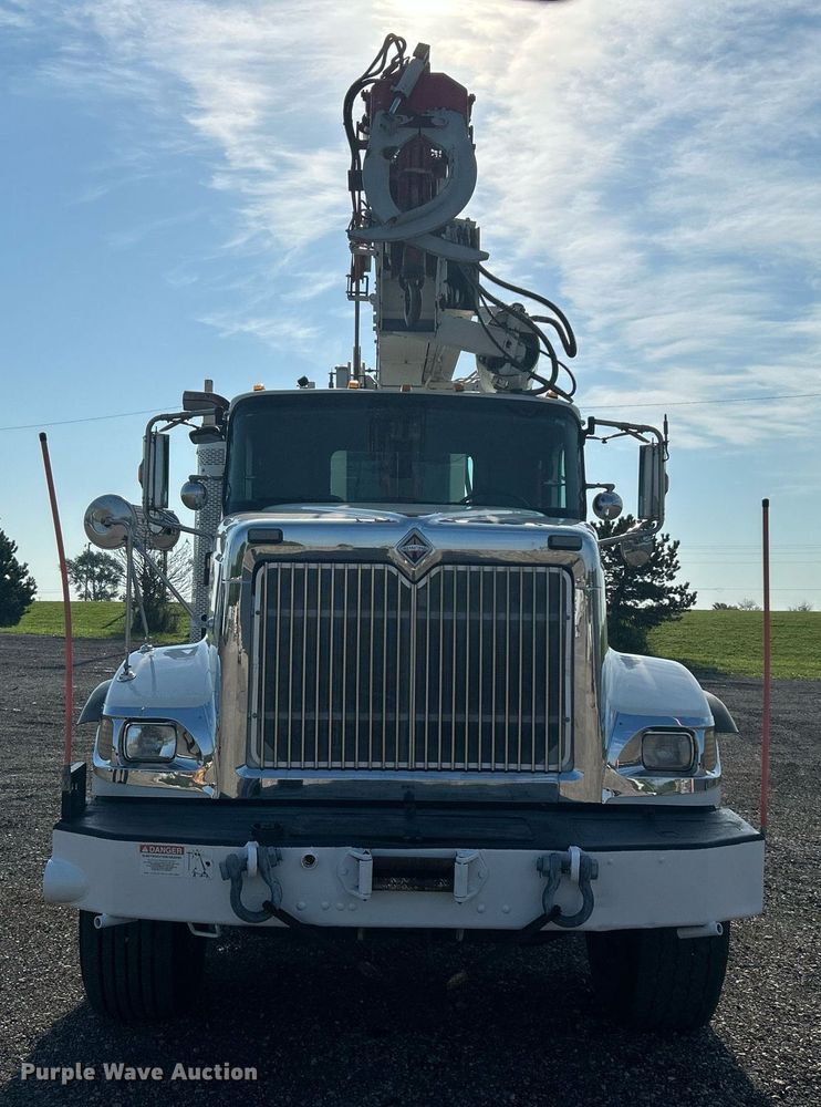 image for item KW9105 2009 International Paystar 5900 SFA  tri-drive digger derrick truck