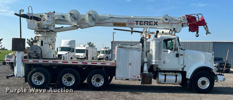 image for item KW9105 2009 International Paystar 5900 SFA  tri-drive digger derrick truck