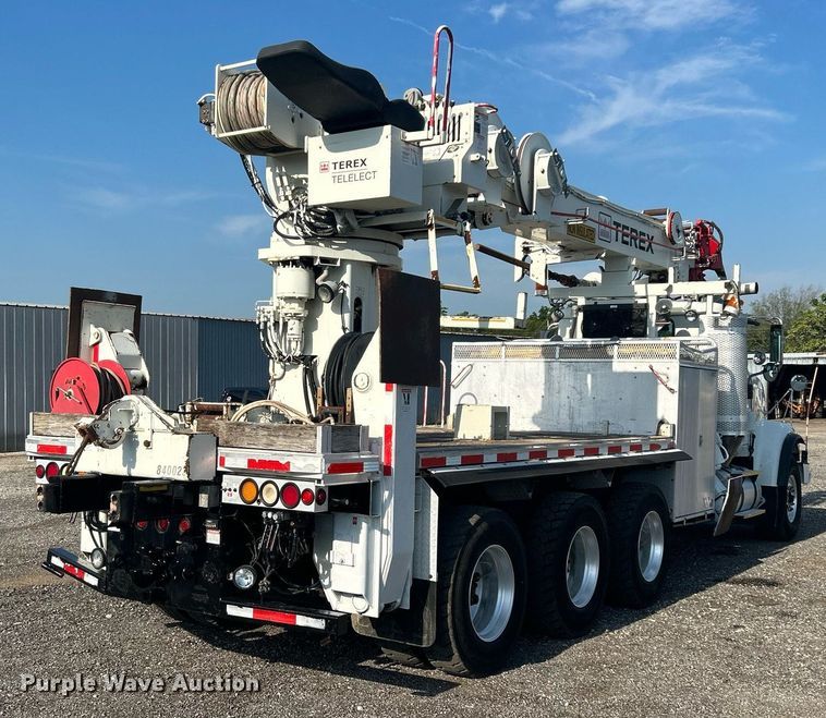 image for item KW9105 2009 International Paystar 5900 SFA  tri-drive digger derrick truck