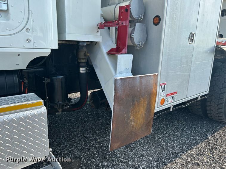 image for item KW9105 2009 International Paystar 5900 SFA  tri-drive digger derrick truck