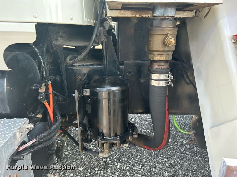 image for item KW9105 2009 International Paystar 5900 SFA  tri-drive digger derrick truck