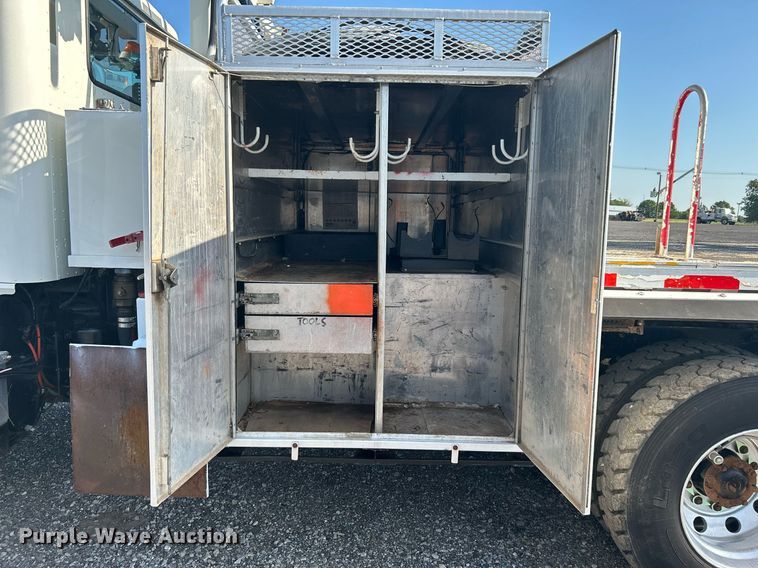 image for item KW9105 2009 International Paystar 5900 SFA  tri-drive digger derrick truck