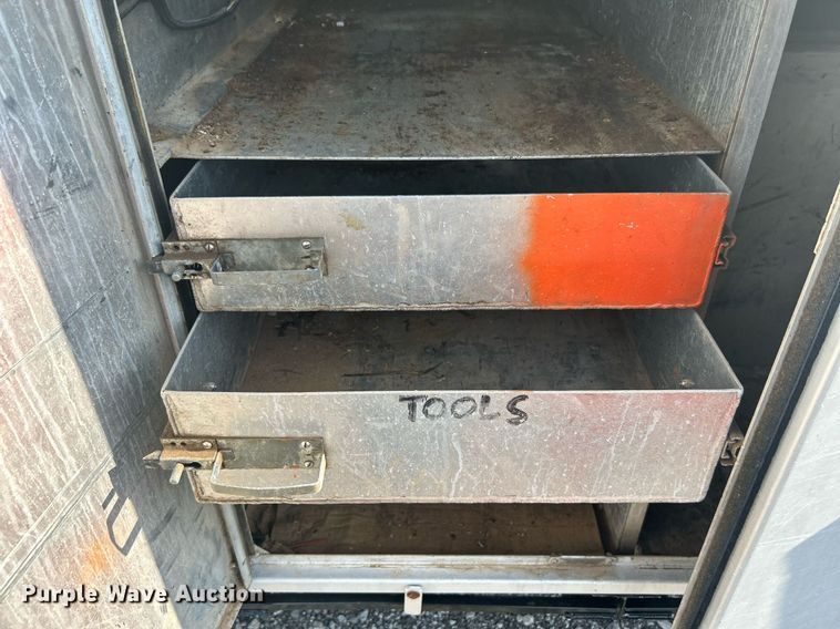 image for item KW9105 2009 International Paystar 5900 SFA  tri-drive digger derrick truck