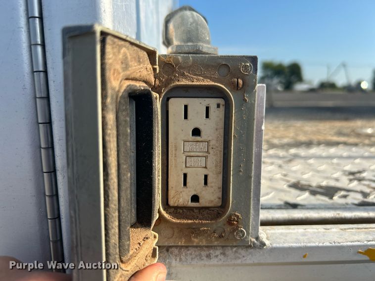 image for item KW9105 2009 International Paystar 5900 SFA  tri-drive digger derrick truck