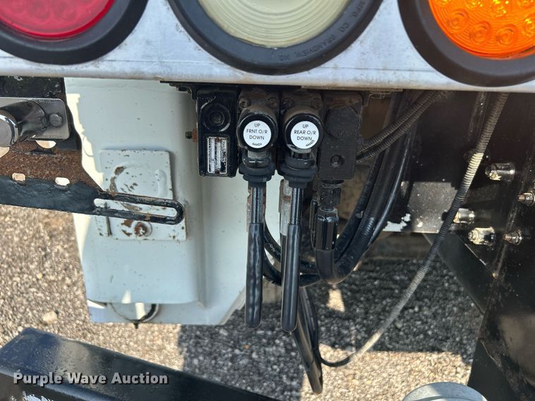 image for item KW9105 2009 International Paystar 5900 SFA  tri-drive digger derrick truck