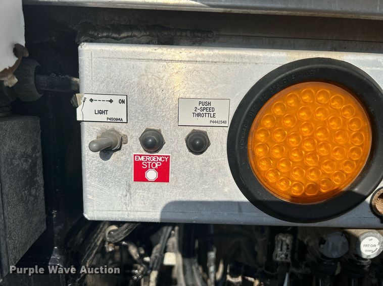 image for item KW9105 2009 International Paystar 5900 SFA  tri-drive digger derrick truck