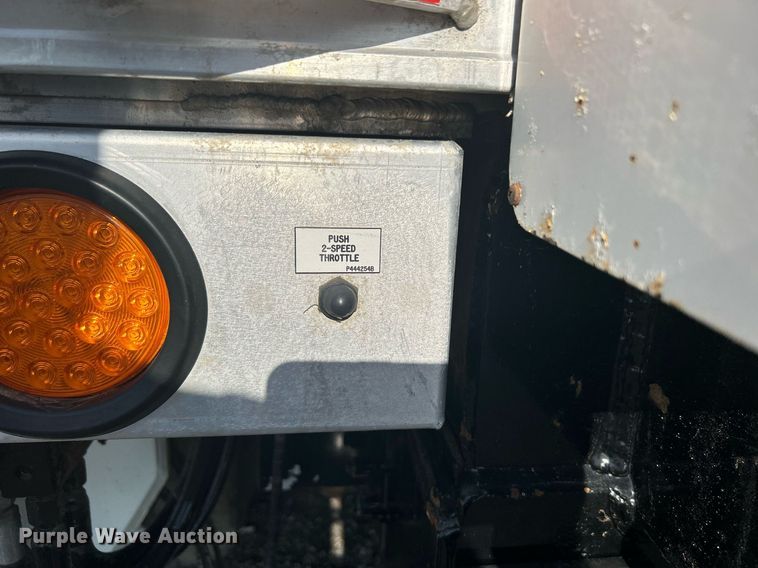 image for item KW9105 2009 International Paystar 5900 SFA  tri-drive digger derrick truck