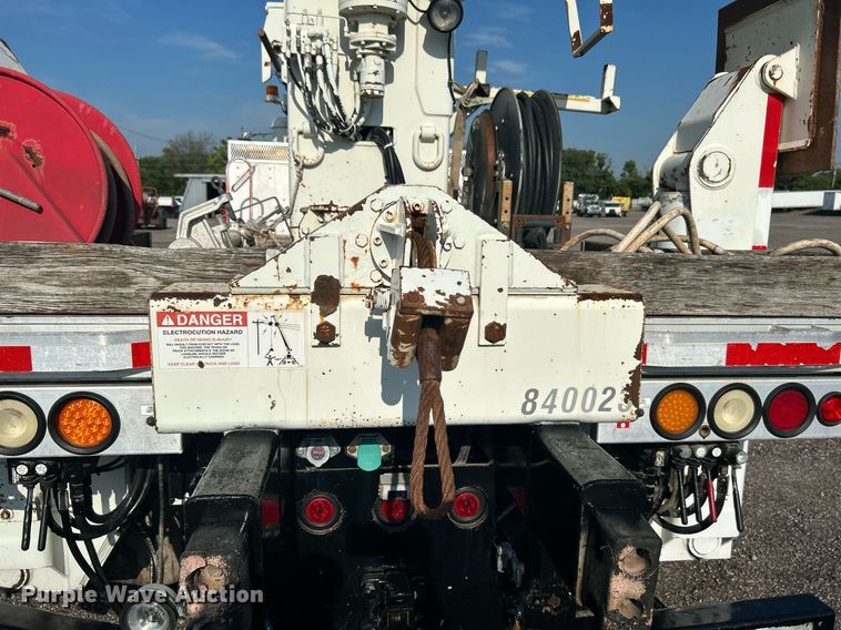 image for item KW9105 2009 International Paystar 5900 SFA  tri-drive digger derrick truck