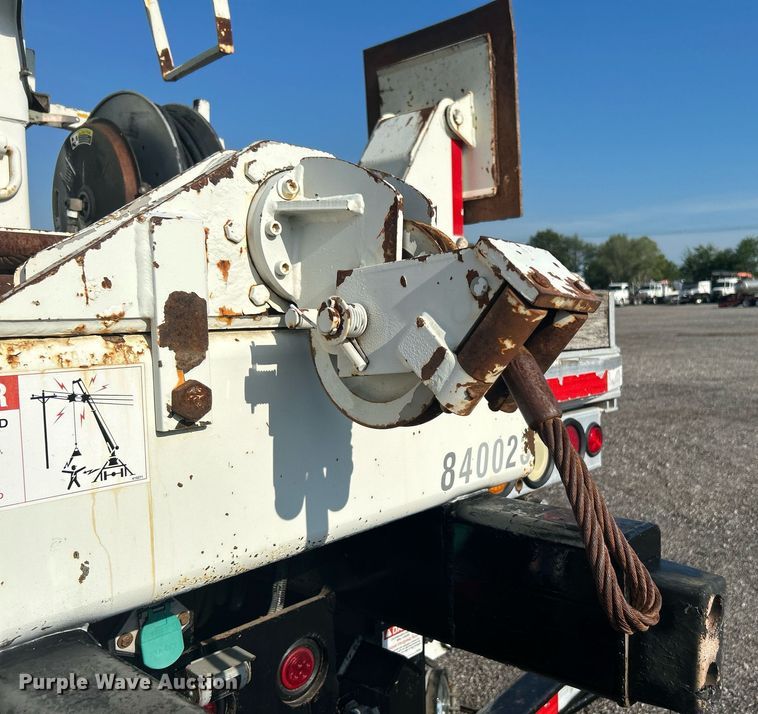 image for item KW9105 2009 International Paystar 5900 SFA  tri-drive digger derrick truck