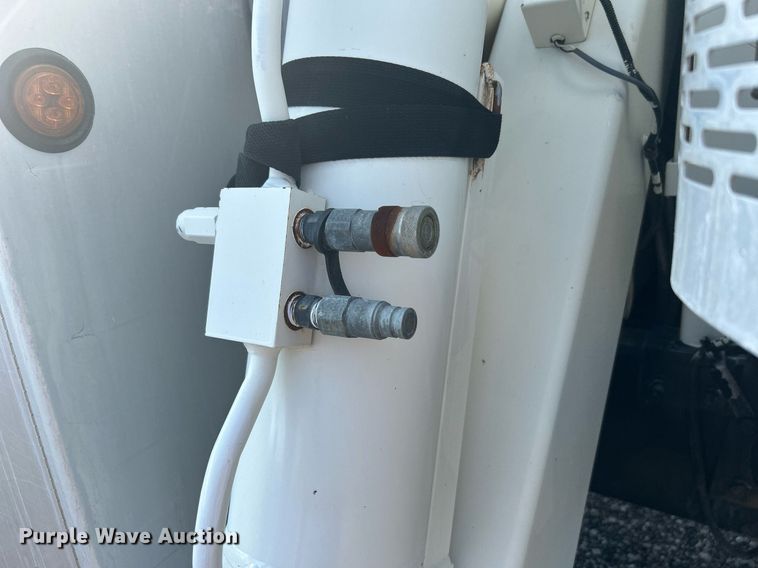 image for item KW9105 2009 International Paystar 5900 SFA  tri-drive digger derrick truck