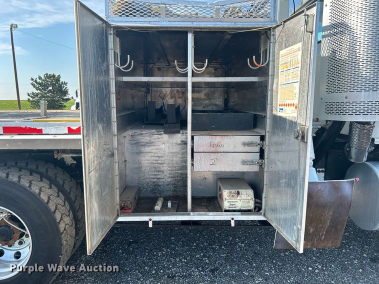 image for item KW9105 2009 International Paystar 5900 SFA  tri-drive digger derrick truck