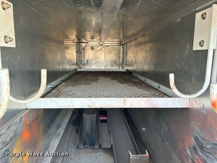 image for item KW9105 2009 International Paystar 5900 SFA  tri-drive digger derrick truck