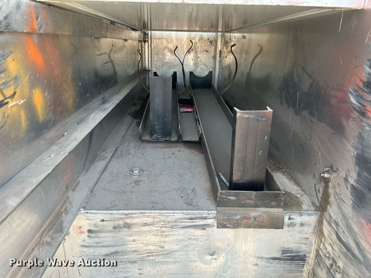 image for item KW9105 2009 International Paystar 5900 SFA  tri-drive digger derrick truck