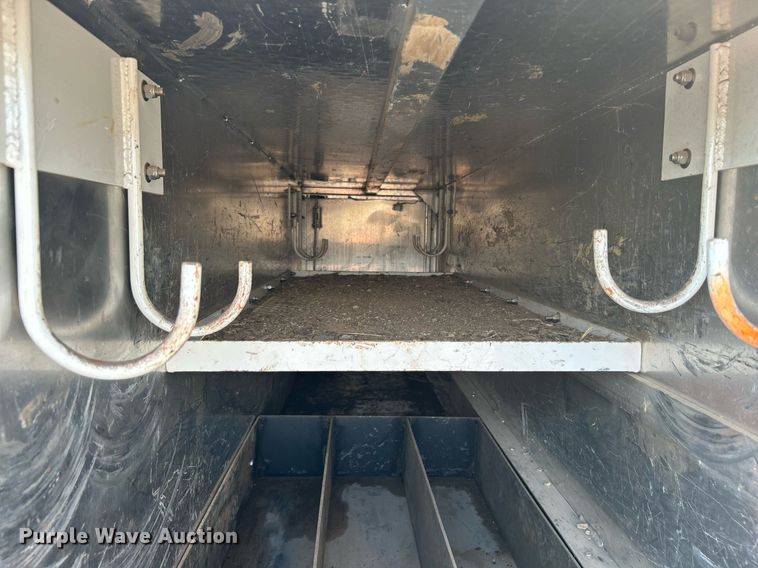 image for item KW9105 2009 International Paystar 5900 SFA  tri-drive digger derrick truck