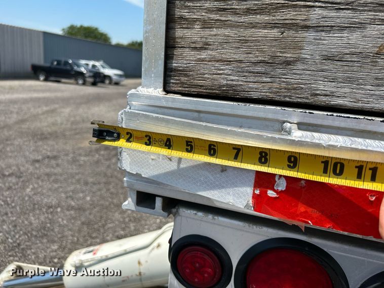 image for item KW9105 2009 International Paystar 5900 SFA  tri-drive digger derrick truck