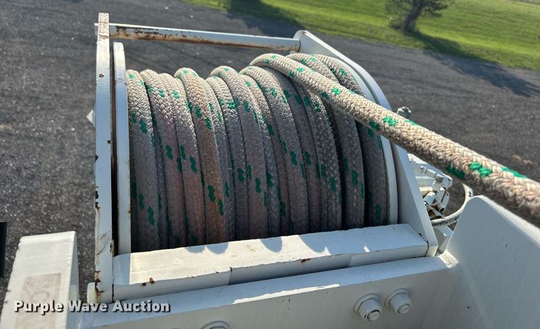 image for item KW9105 2009 International Paystar 5900 SFA  tri-drive digger derrick truck