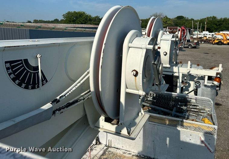 image for item KW9105 2009 International Paystar 5900 SFA  tri-drive digger derrick truck