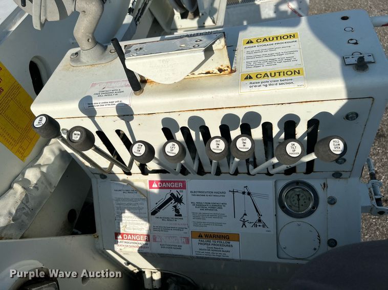 image for item KW9105 2009 International Paystar 5900 SFA  tri-drive digger derrick truck